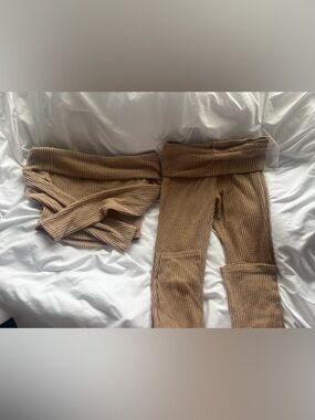 Women’s  Ribbed Fold-Over Waist Leggings - Camel Fold - Over Top 

SET